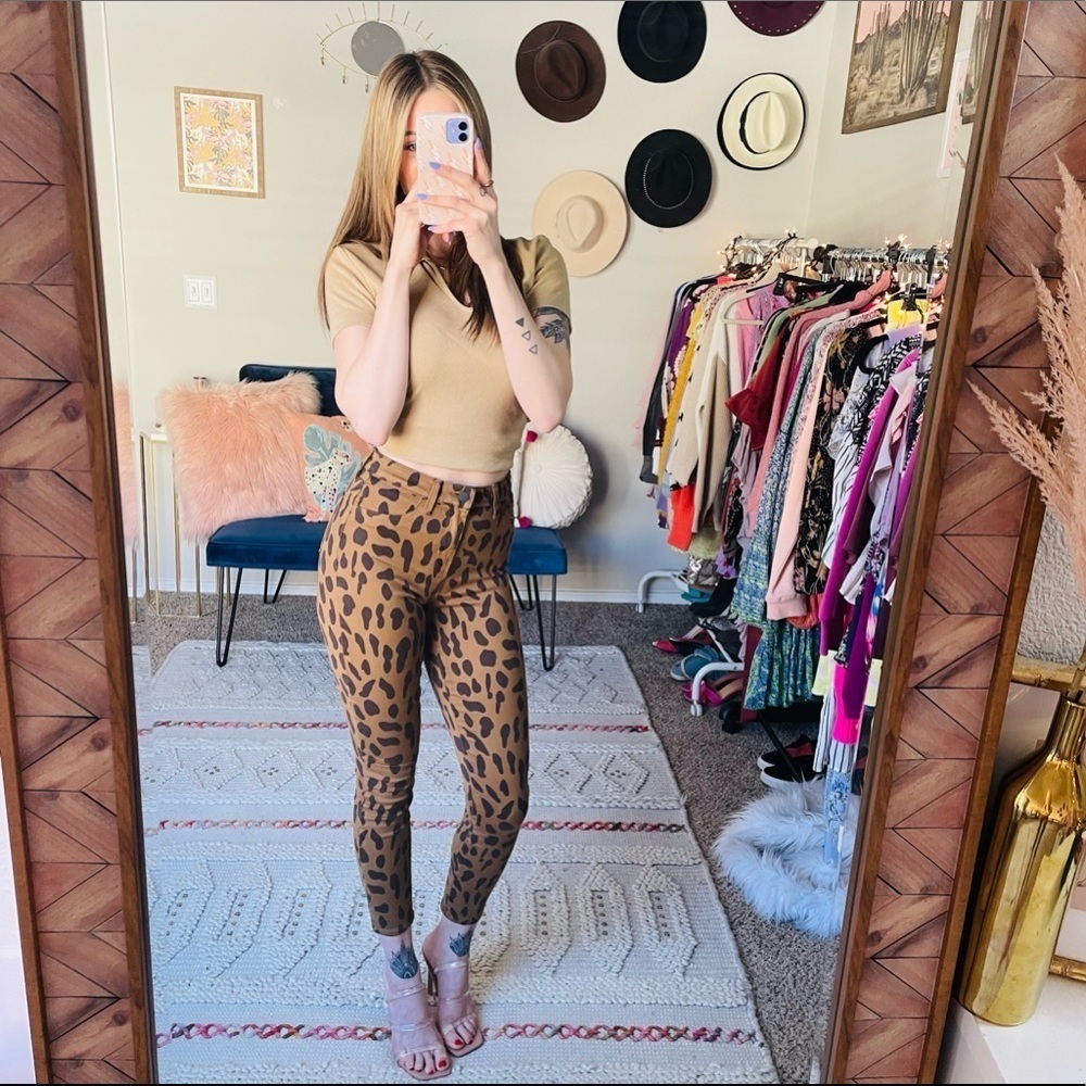 L'AGENCE Margot Spot Animal Print Jeans - Picture 8 of 10